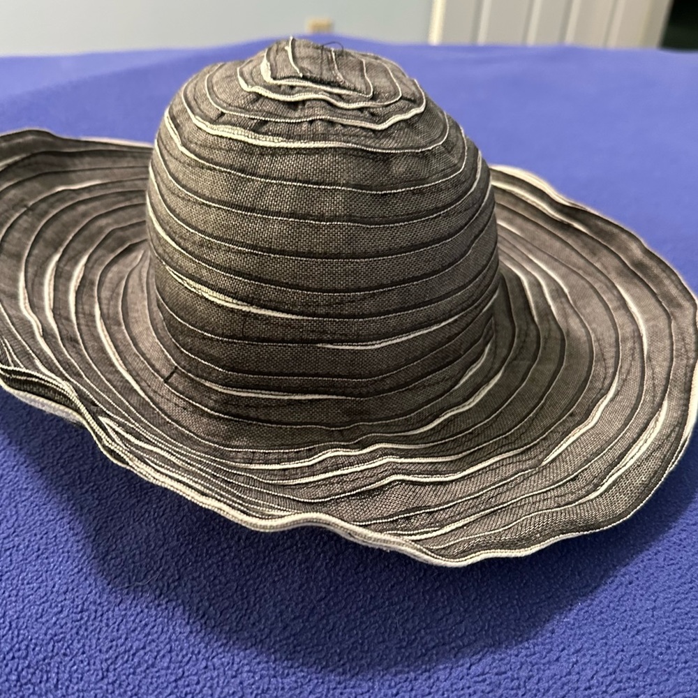 Women’s Reversible crusher sun shade beach hat